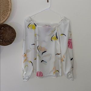 Puffy sleeved blouse